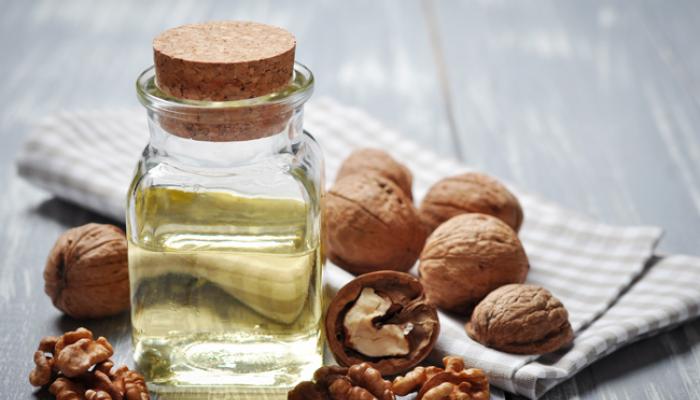 Масло грецкого ореха: полезные свойства, противопоказания, польза и вред От чего помогает масло грецкого ореха